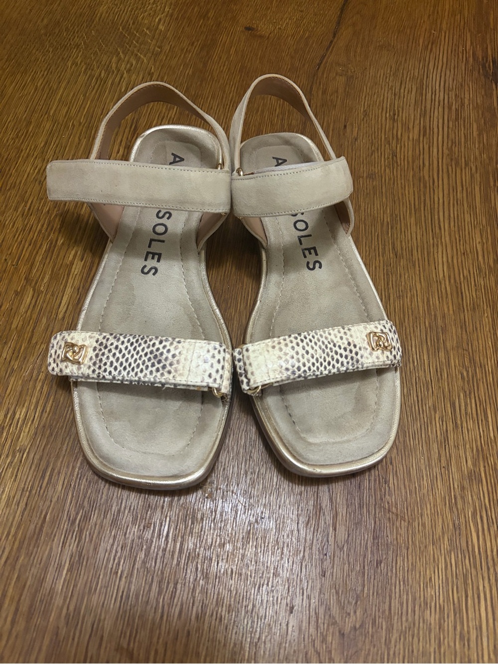 AEROSOLES Cream Snake-Embossed Strap Sandals with Gold Hardware size 8 runs big